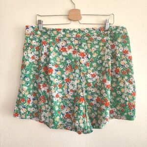 NWOT Shein Plus Curve Green Floral Flowy Shorts‎ 1X